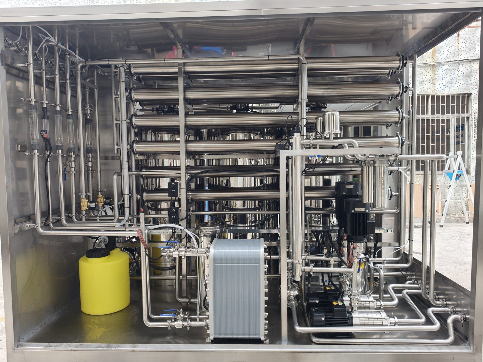 Compact stainless water purification cabinet